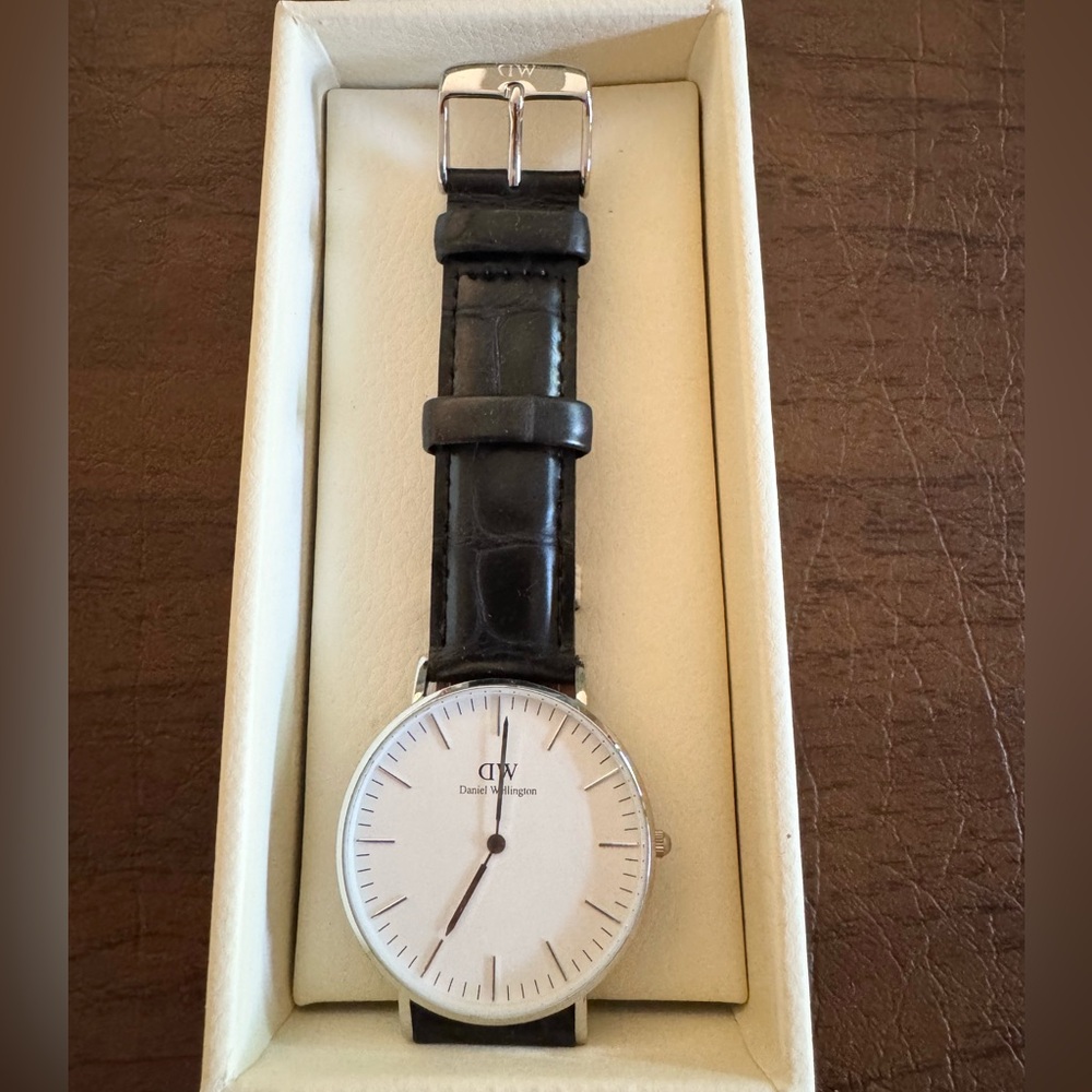 NWT Daniel Wellington watch with croc effect leather strap